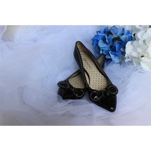 Black Flats with Slight Heel and Bow
